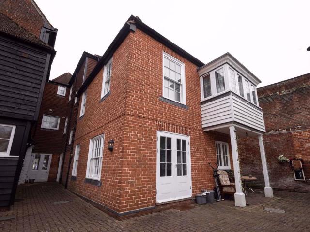 House for rent in The King's Mile, The Bridge