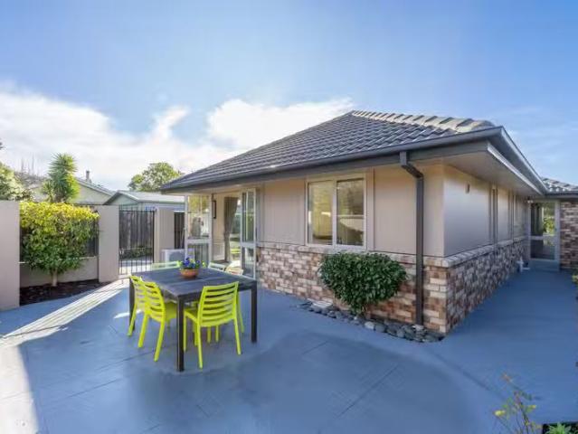 House for sale in Chaslands, Canterbury