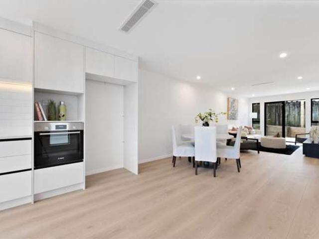 Townhouse for sale in Paremoremo