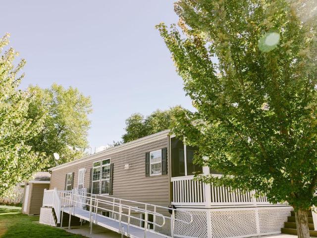 House for sale in Pine Village Mobile Home Park, Cambridge