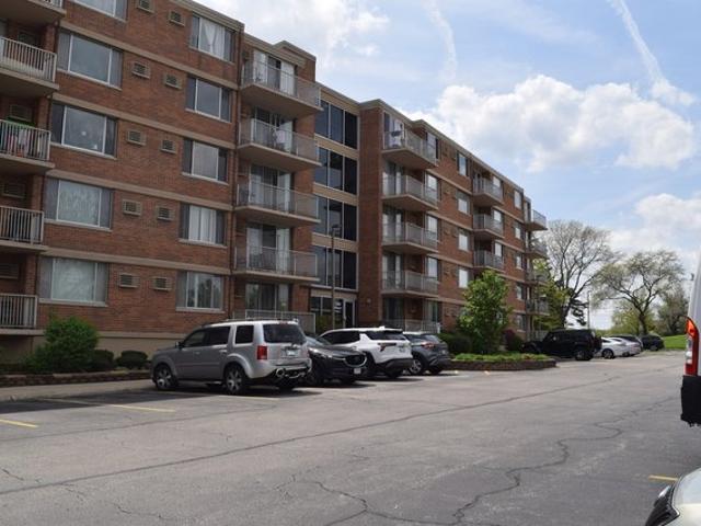 Condo for sale in Lombard, Illinois