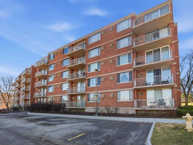 Condo for sale in Lombard, Illinois