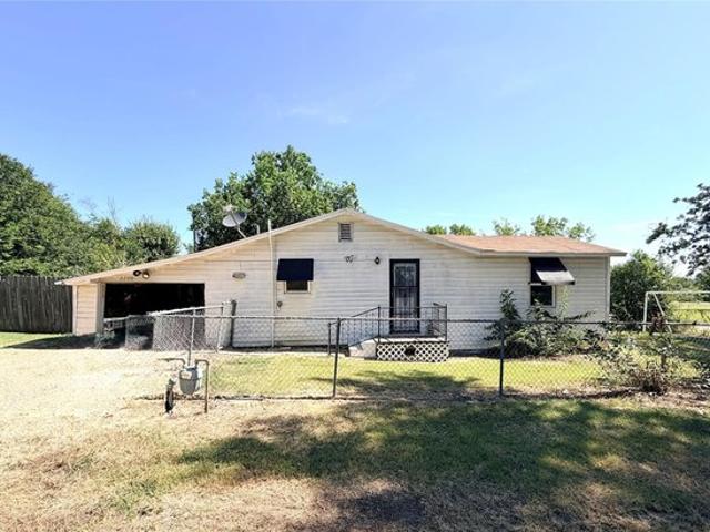 House for sale in Milam, Texas