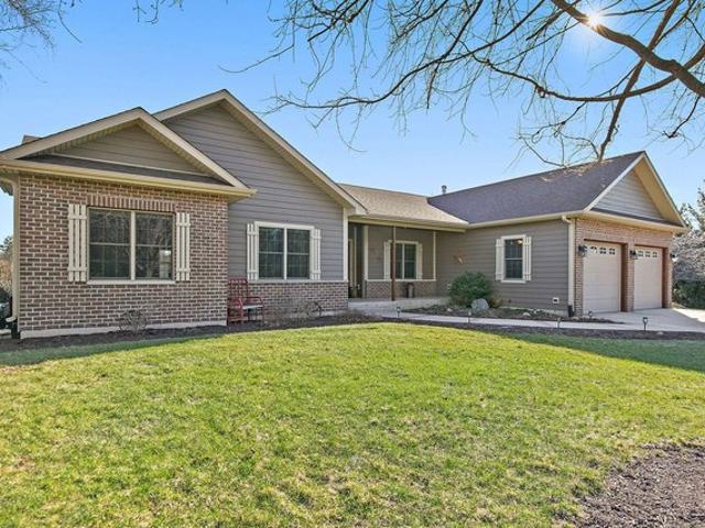 House for sale in Mchenry, Illinois