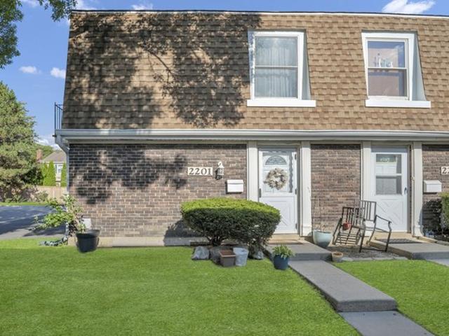 Condo for sale in Schaumburg, Illinois