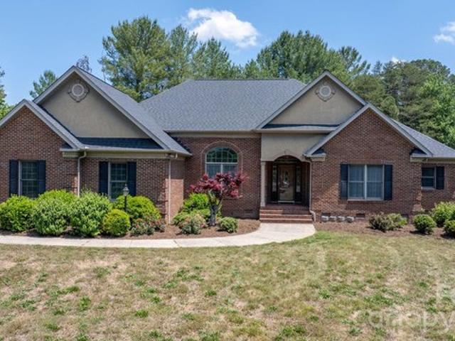House for sale in Hiddenite, North Carolina