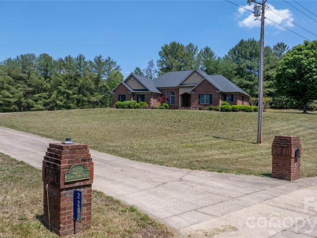House for sale in Hiddenite, North Carolina
