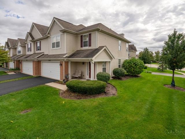 Townhouse for sale in Mchenry, Illinois