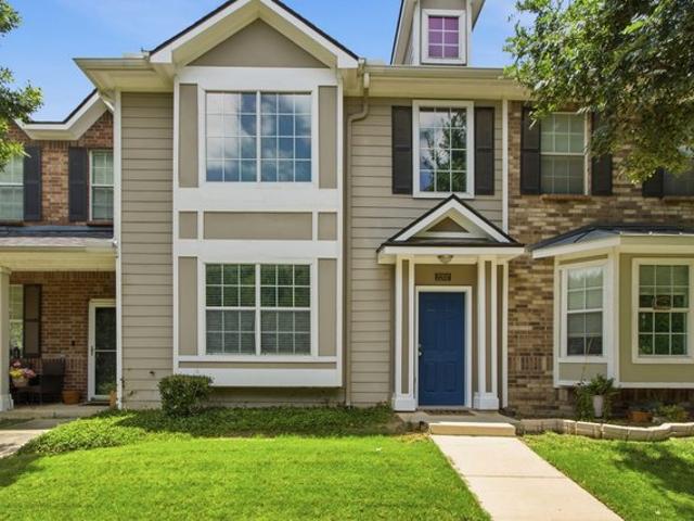Townhouse for sale in Bedford, Texas
