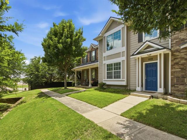 Townhouse for sale in Bedford, Texas