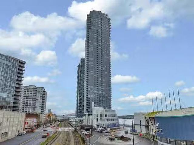 House for sale in Quayside, New Westminster