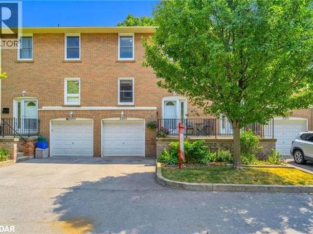 Townhouse for sale in Burlington