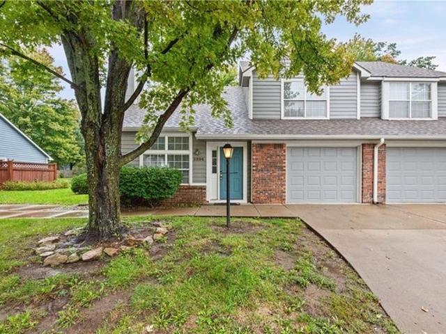 Townhouse for sale in Parkway Gardens, Lawrence