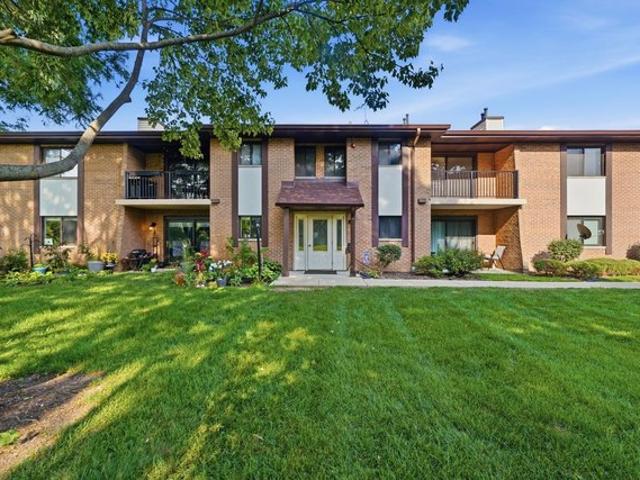 Condo for sale in Woodridge, Illinois