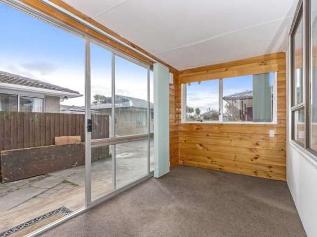 Apartment for rent in Chaslands, Canterbury
