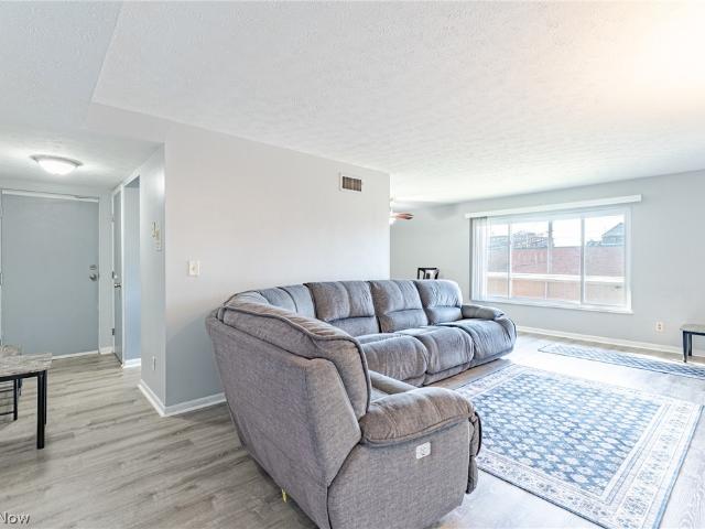 Condo for sale in Oaks House, Rocky River