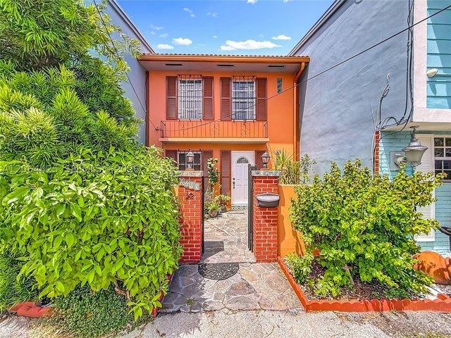 Townhouse for sale in North Miami, Florida