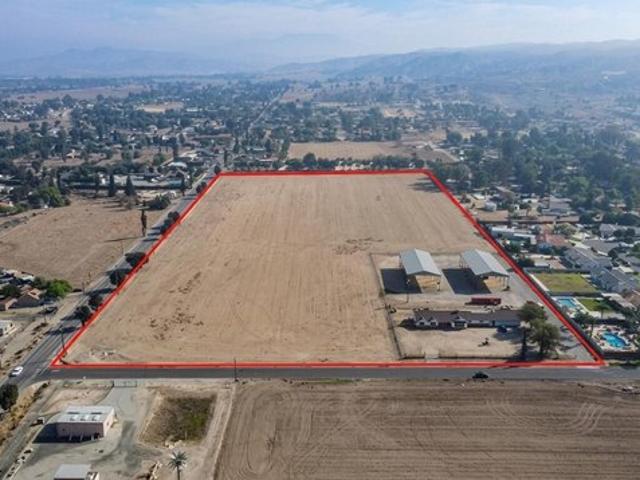 House for sale in Nuevo, California
