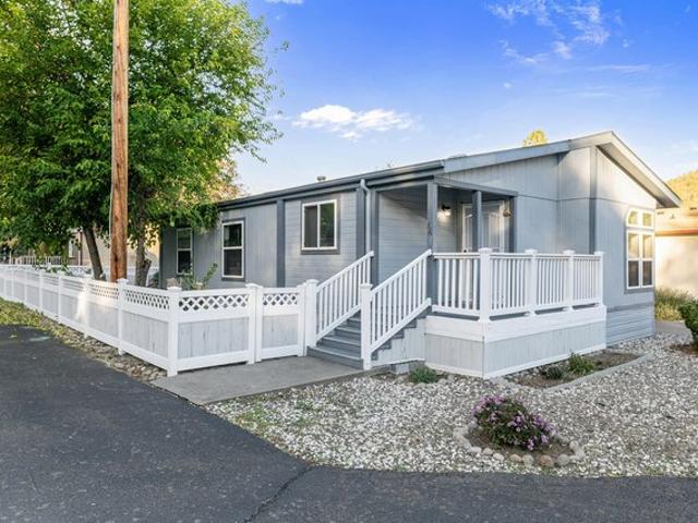 House for sale in Shady Cove, Jackson County