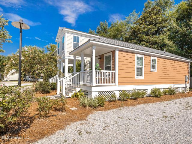 House for sale in Ocean Springs, Mississippi