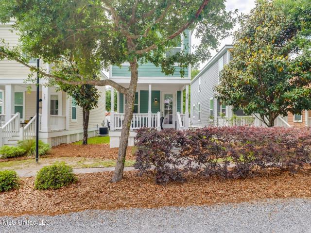 House for sale in Ocean Springs, Mississippi