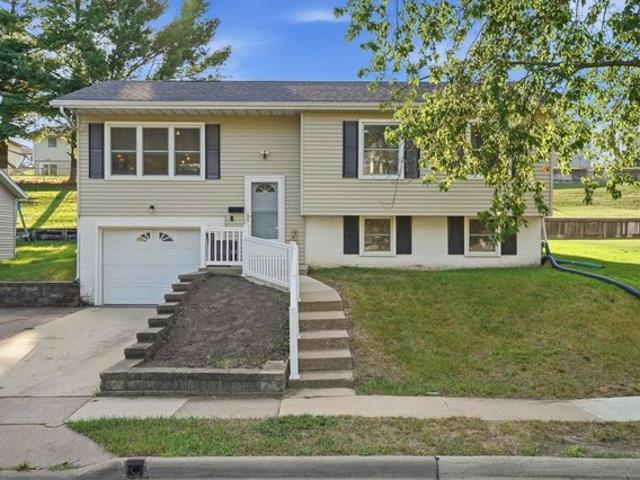 House for sale in Dubuque, Dubuque County