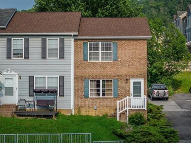 Townhouse for sale in Virginia