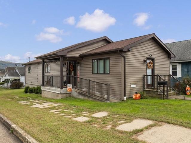 House for sale in Moundsville, Marshall County