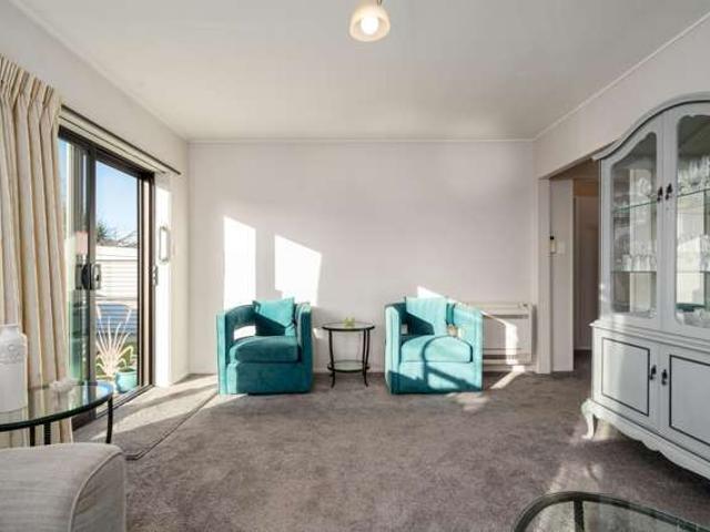 Apartment for sale in Chaslands, Canterbury
