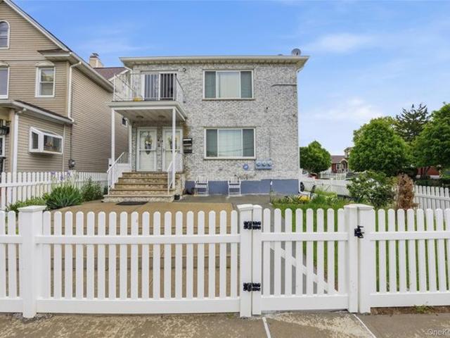 House for sale in Queens, Arverne