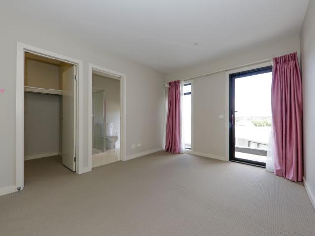 Townhouse for rent in Egginton, East Midlands
