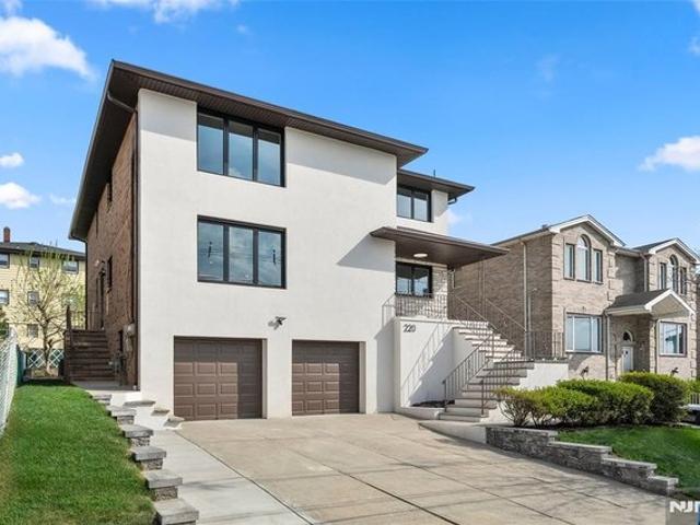 House for sale in Palisades Park, New Jersey