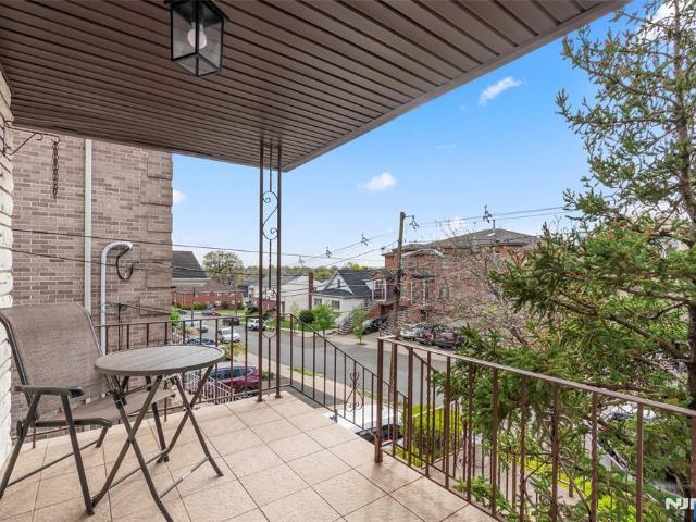House for sale in Palisades Park