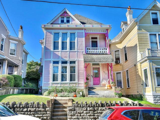 House for sale in Bellevue, Kentucky