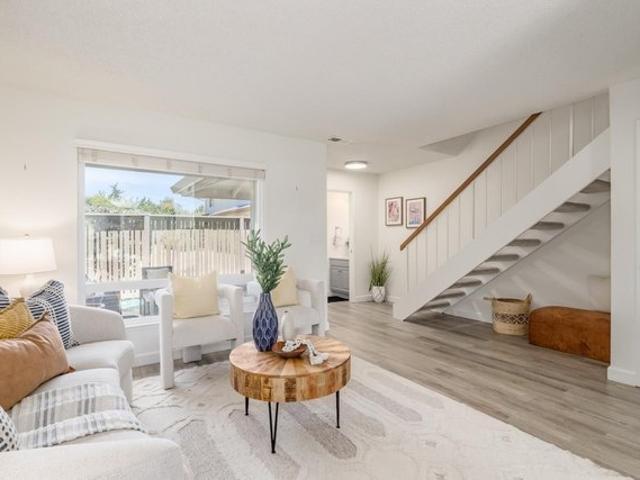 Townhouse for sale in Santa Cruz, California
