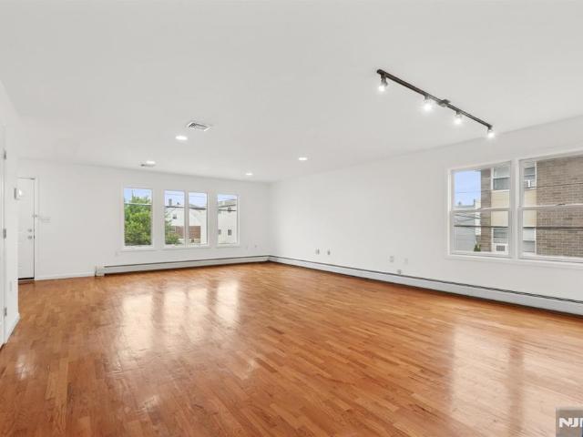 Townhouse for sale in Cliffside Park
