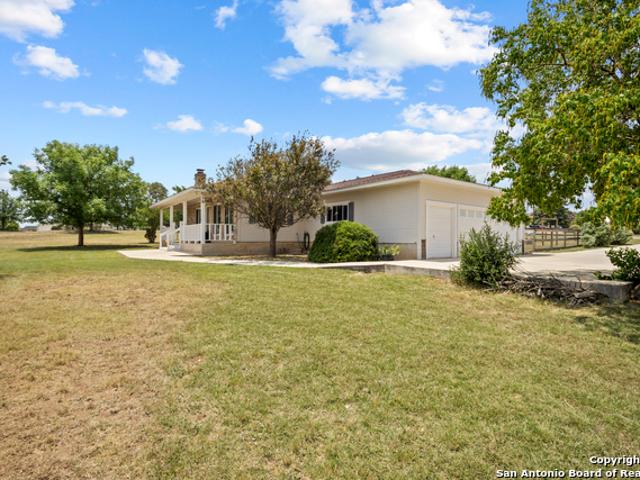 House for sale in Bandera