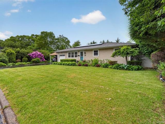 House for sale in Smithtown, New York