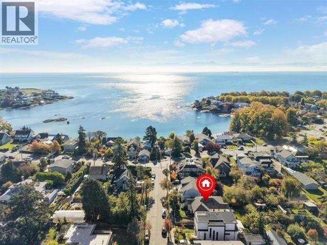 House for sale in Gonzales, Victoria