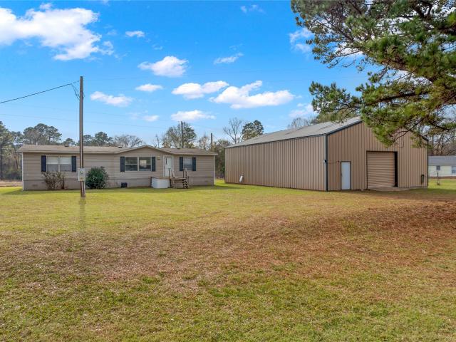House for sale in Broaddus, Texas