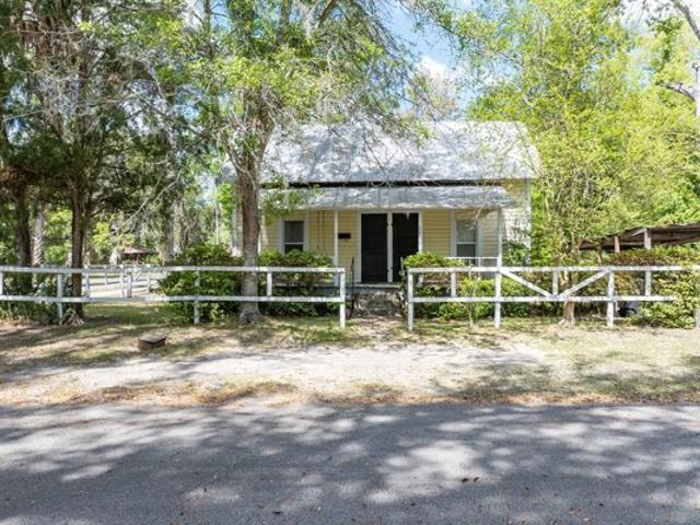 House for sale in Suwannee, Florida