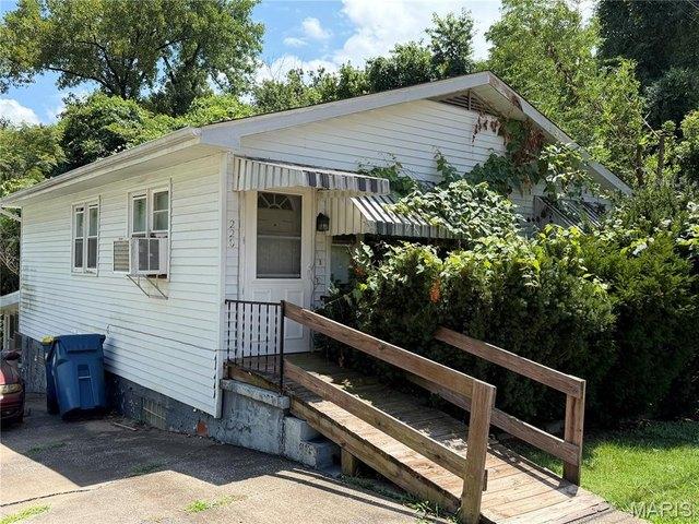 House for sale in Edwardsville, Illinois