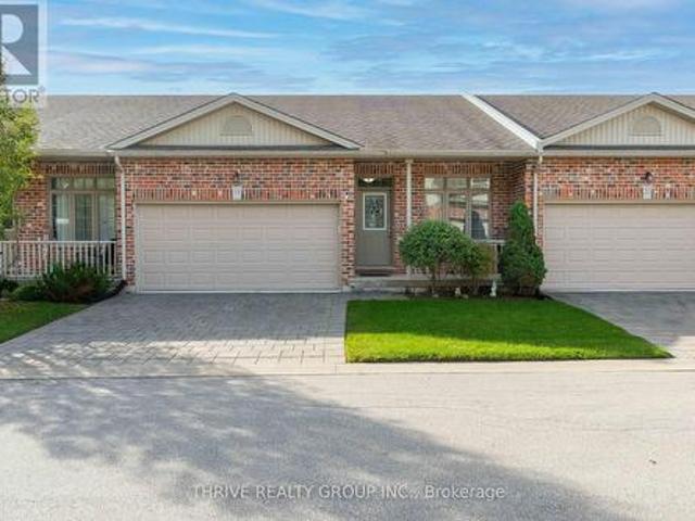 Townhouse for sale in Lucan-biddulph, Ontario