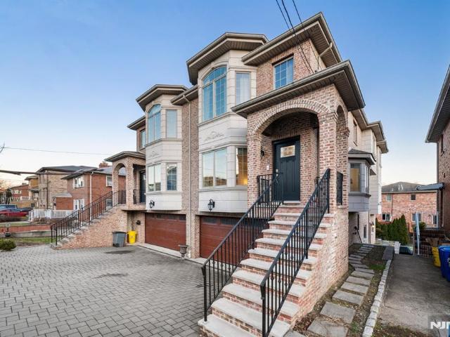 Condo for sale in Palisades Park, New Jersey