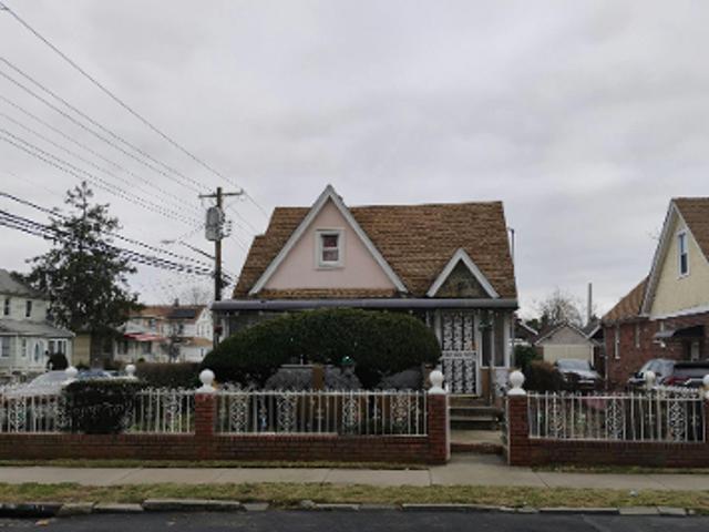 House for sale in Queens, Arverne