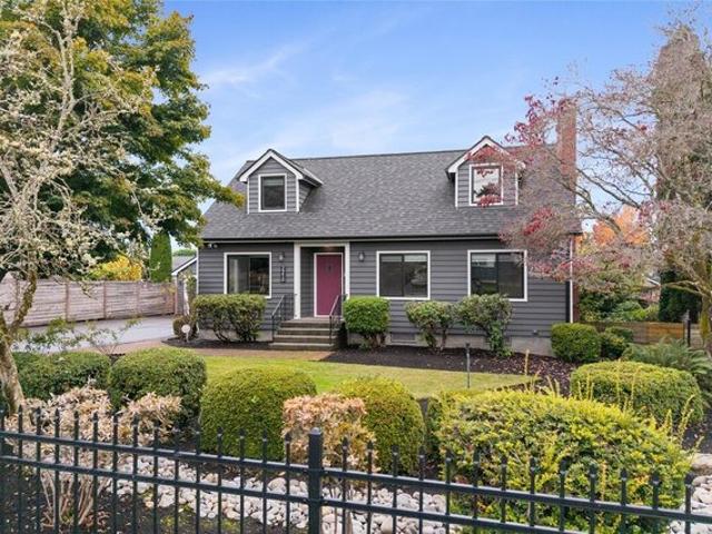 House for sale in Devonshire Townhomes, University Place