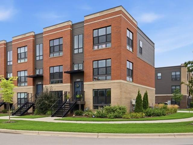 Townhouse for sale in Schaumburg, Illinois