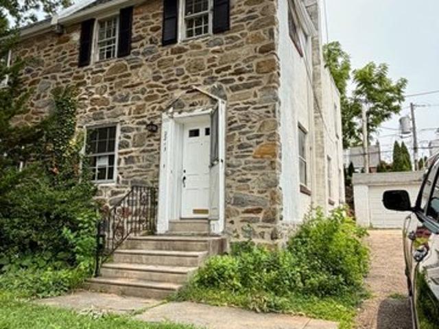 Townhouse for sale in Ardmore, Pennsylvania