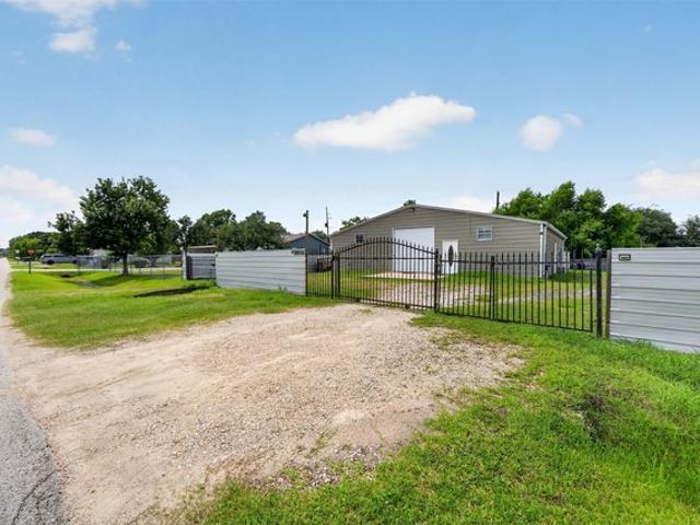 House for sale in Rosharon, Texas