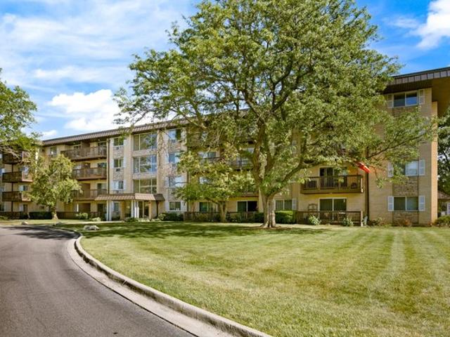 Condo for sale in Arlington Heights, Illinois